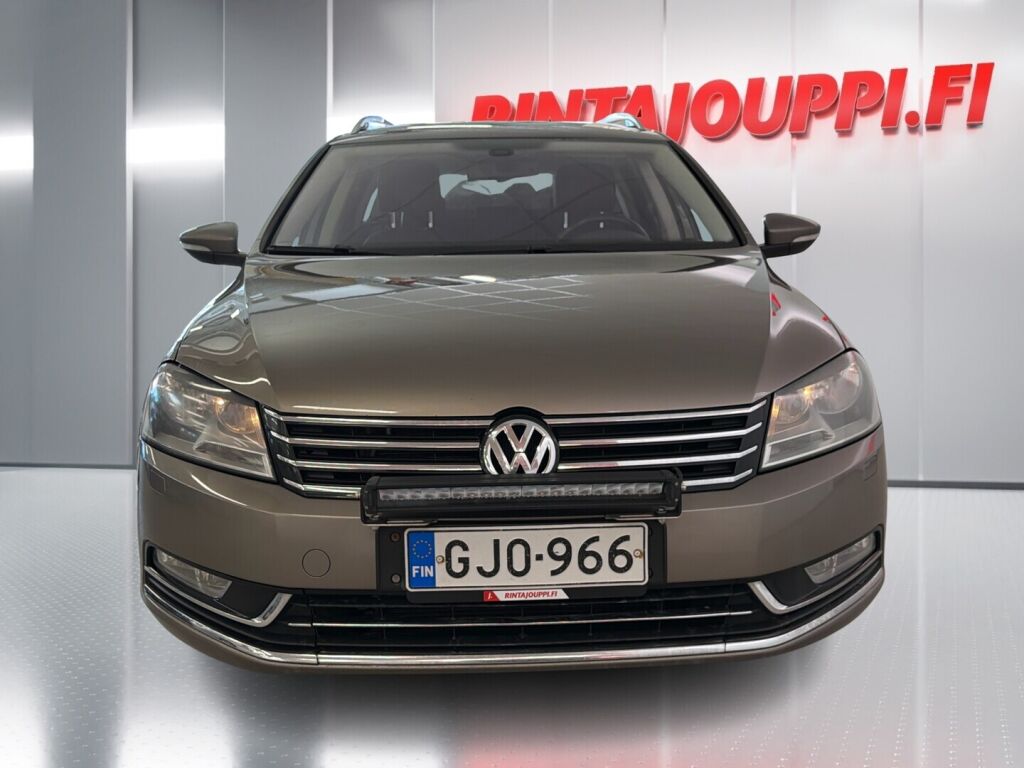 Volkswagen Passat 2011 Ruskea (beige)