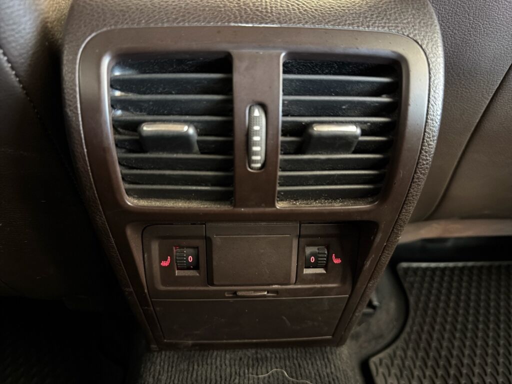 Volkswagen Passat 2011 Ruskea (beige)