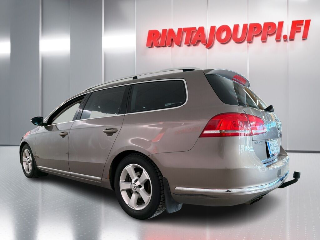 Volkswagen Passat 2011 Ruskea (beige)