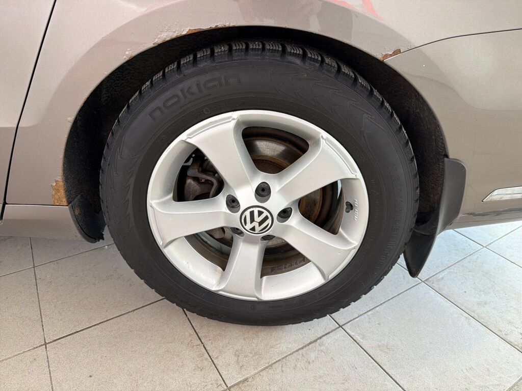 Volkswagen Passat 2011 Ruskea (beige)