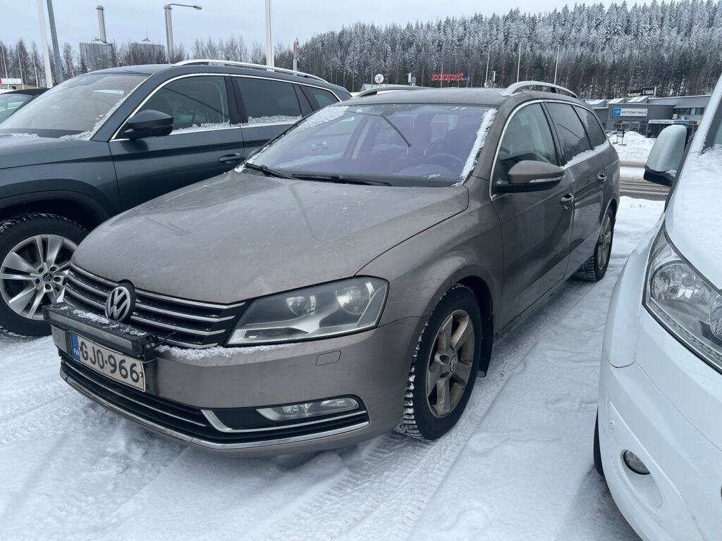 Volkswagen Passat 2011 Ruskea (beige)
