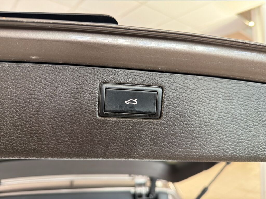 Volkswagen Passat 2011 Ruskea (beige)