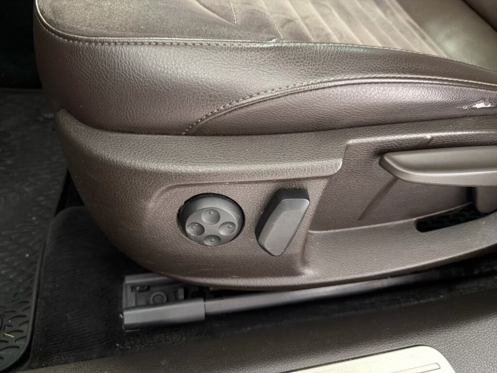 Volkswagen Passat 2011 Ruskea (beige)