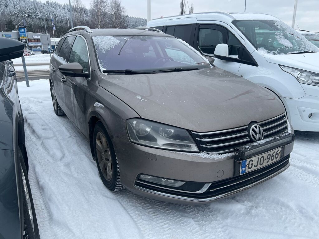 Volkswagen Passat 2011 Ruskea (beige)