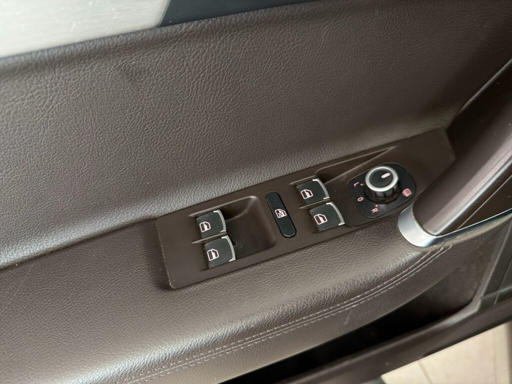 Volkswagen Passat 2011 Ruskea (beige)