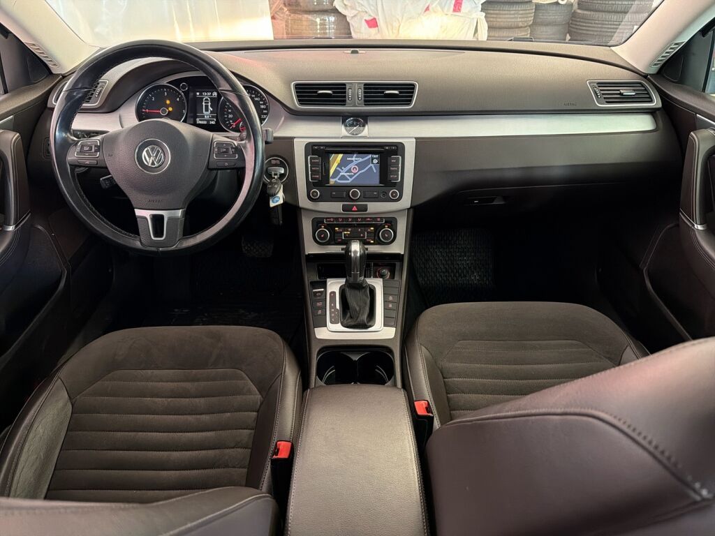 Volkswagen Passat 2011 Ruskea (beige)