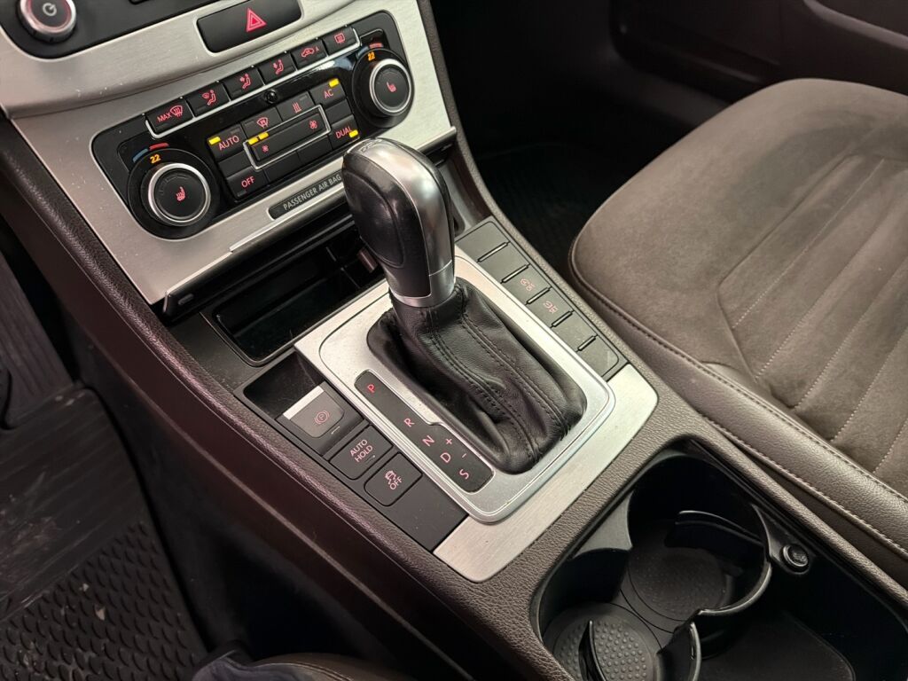 Volkswagen Passat 2011 Ruskea (beige)