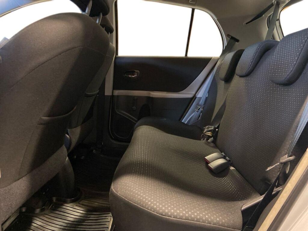 Toyota Yaris 2011 Hopea