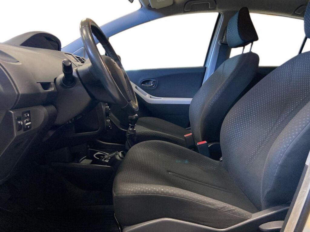 Toyota Yaris 2011 Hopea