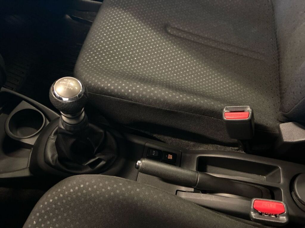 Toyota Yaris 2011 Hopea