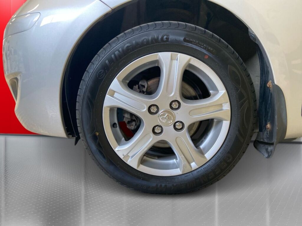 Toyota Yaris 2011 Hopea