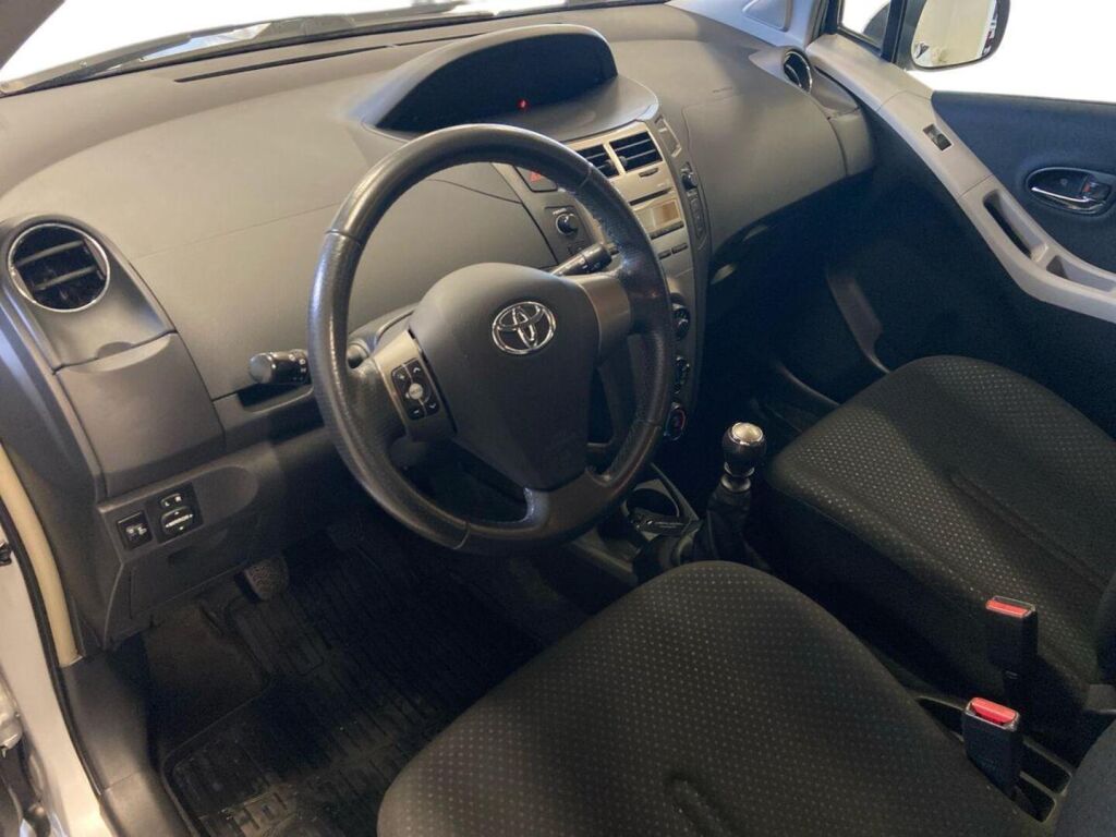 Toyota Yaris 2011 Hopea