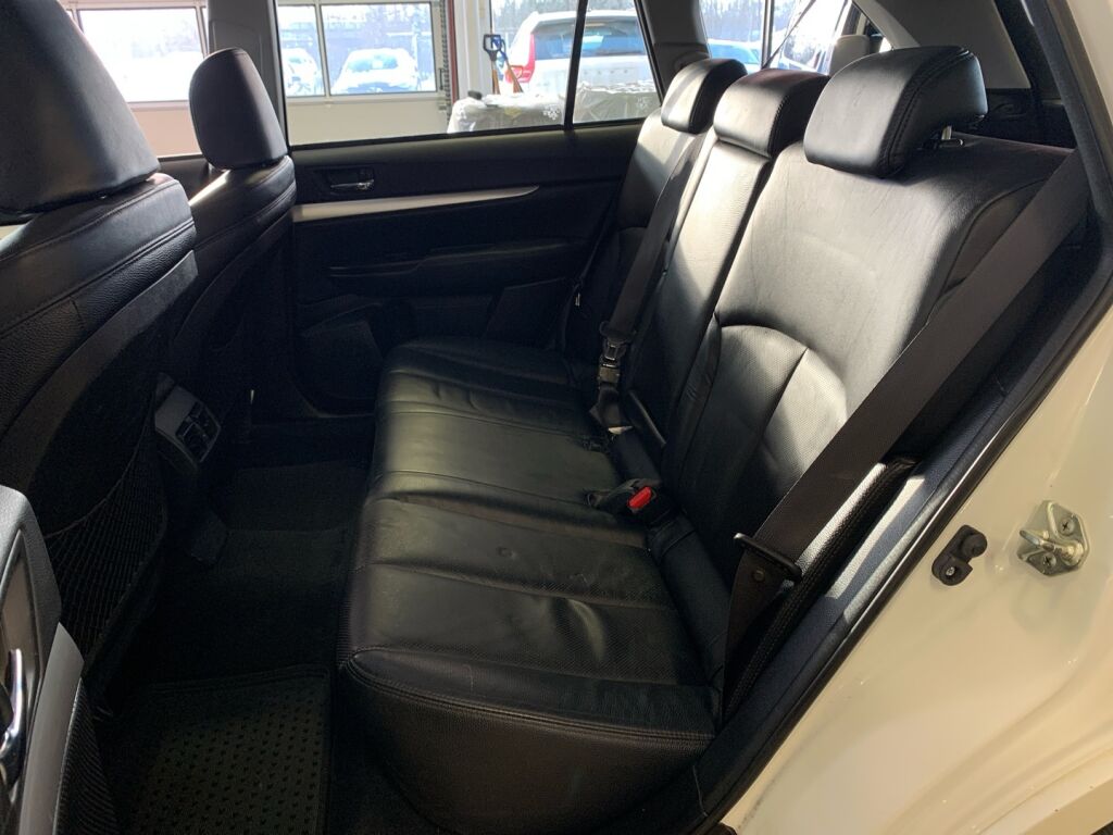 Subaru Outback 2011 Valkoinen