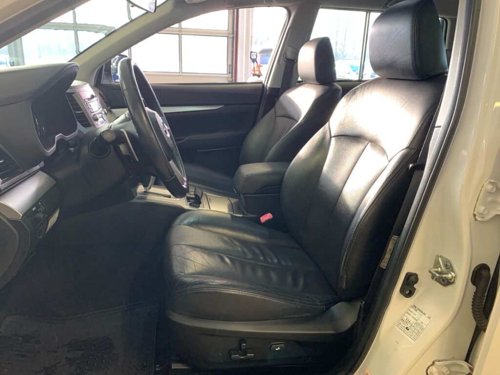 Subaru Outback 2011 Valkoinen