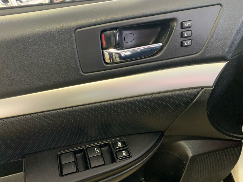 Subaru Outback 2011 Valkoinen