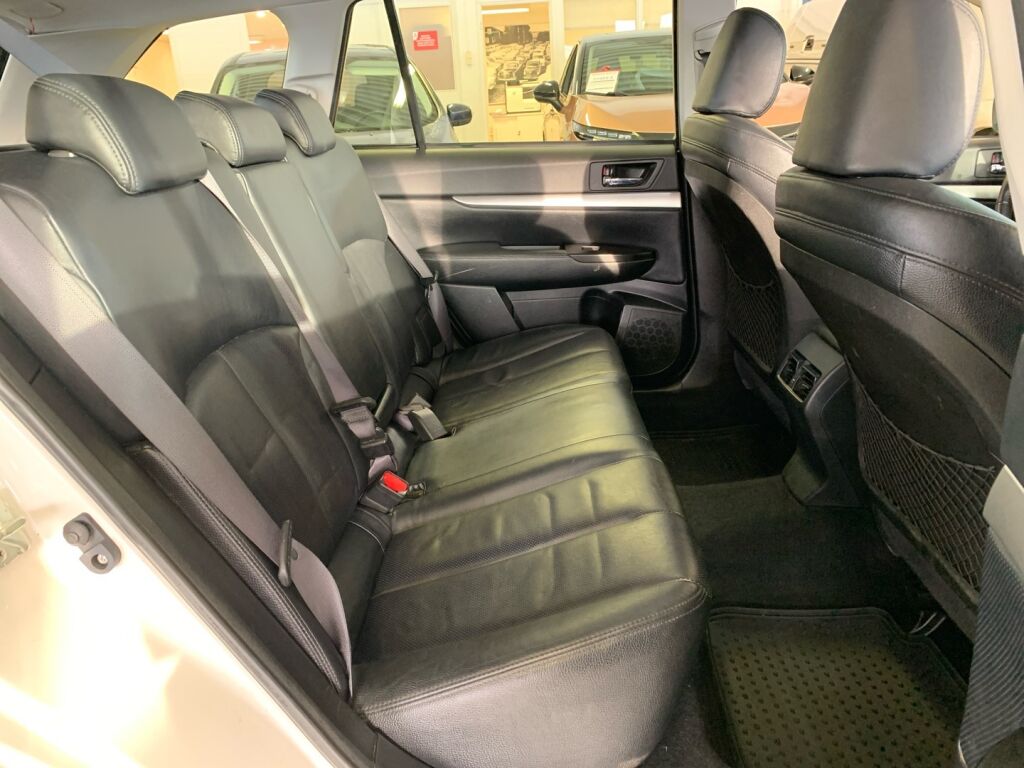 Subaru Outback 2011 Valkoinen