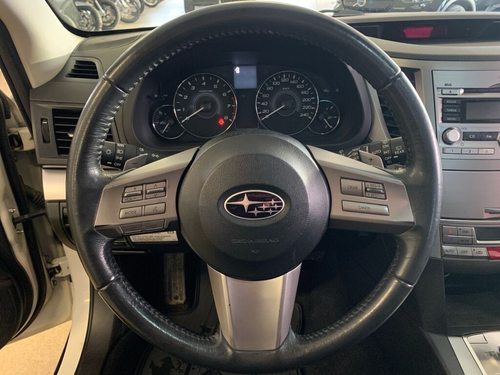 Subaru Outback 2011 Valkoinen