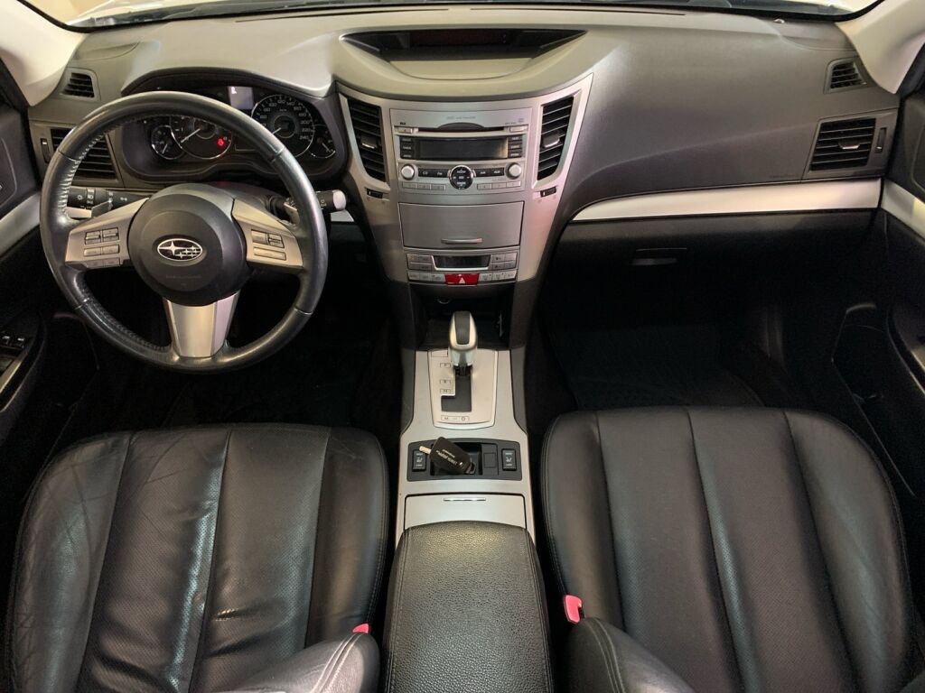 Subaru Outback 2011 Valkoinen