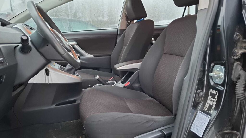 Toyota Verso 2011 Musta