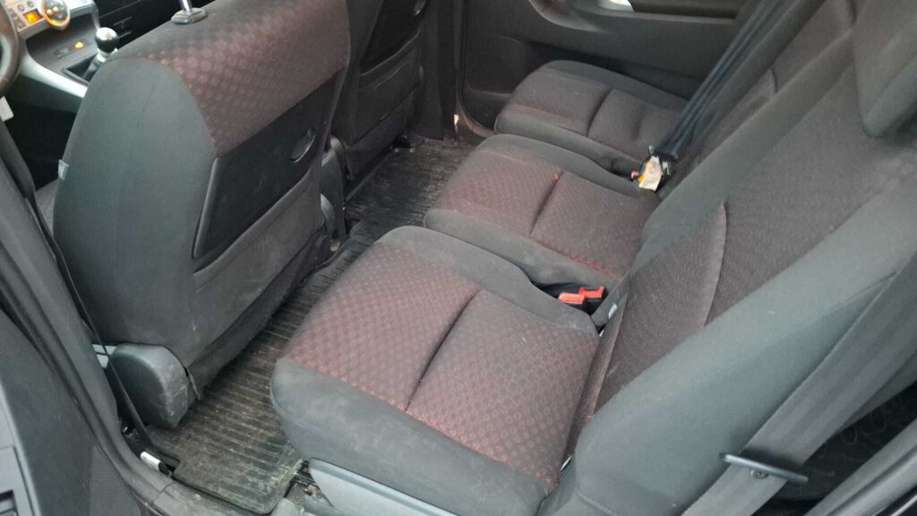 Toyota Verso 2011 Musta