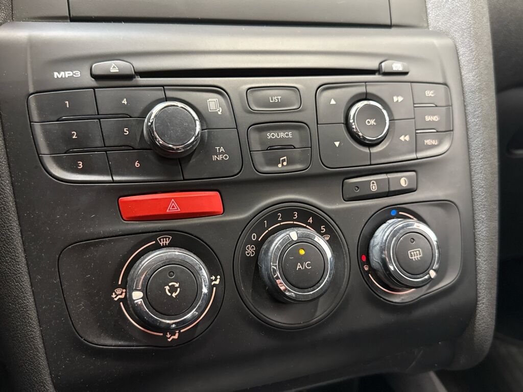 Citroen C4 2011 Musta