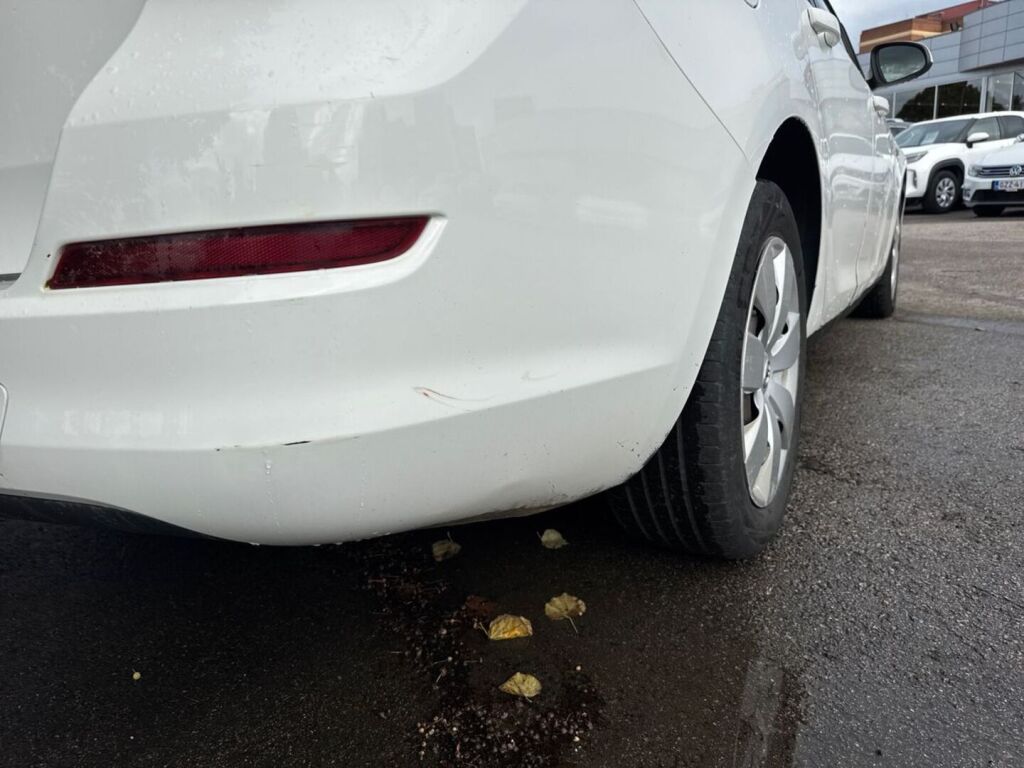 Opel Astra 2011 Valkoinen