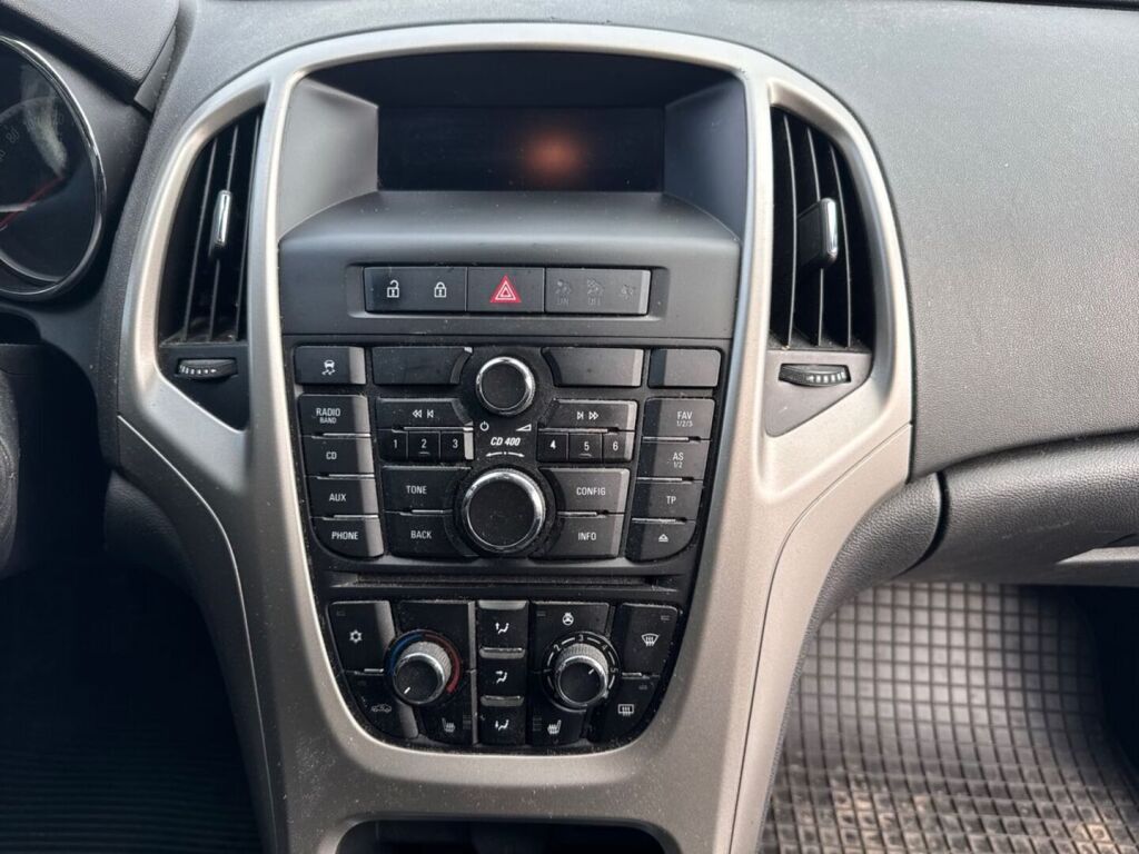 Opel Astra 2011 Valkoinen
