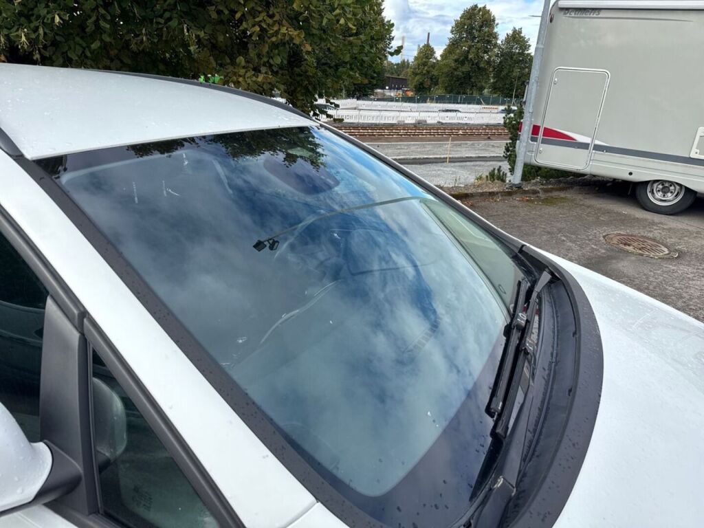 Opel Astra 2011 Valkoinen
