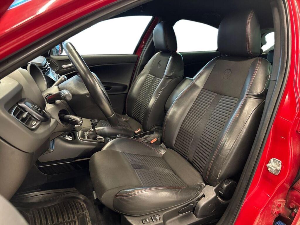 Alfa Romeo Giulietta 2011 Punainen