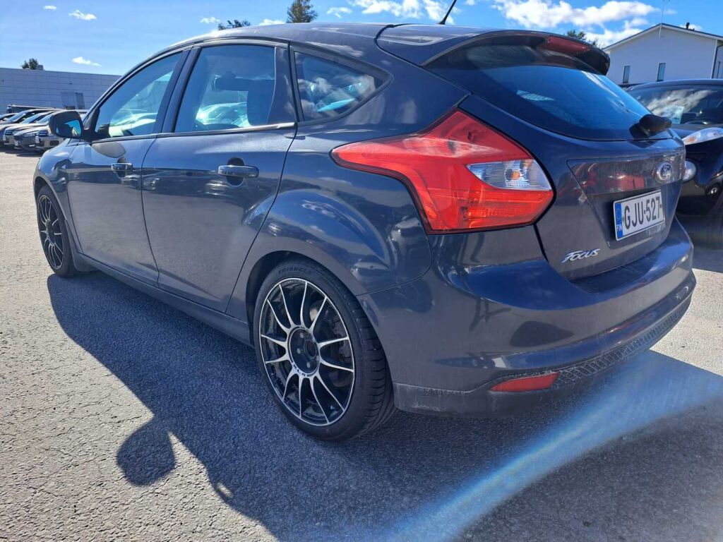 Ford Focus 2011 Harmaa