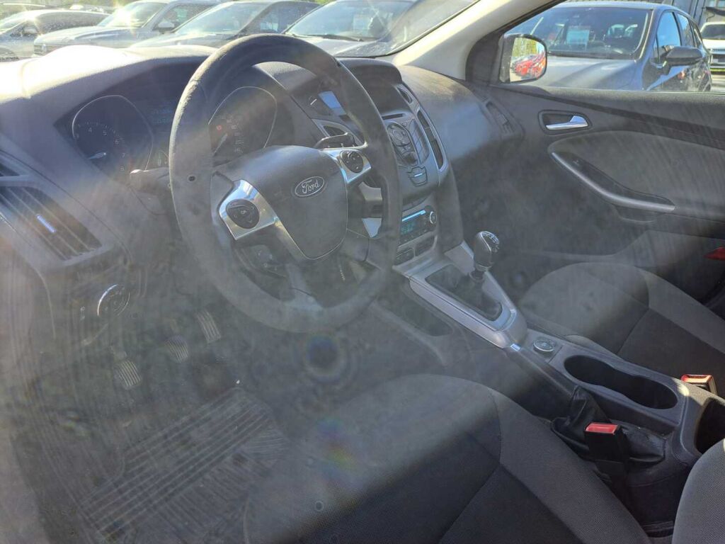 Ford Focus 2011 Harmaa