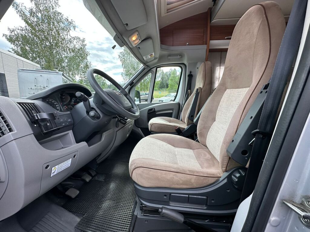 Adria Matrix Plus 680 SP 2011 Valkoinen
