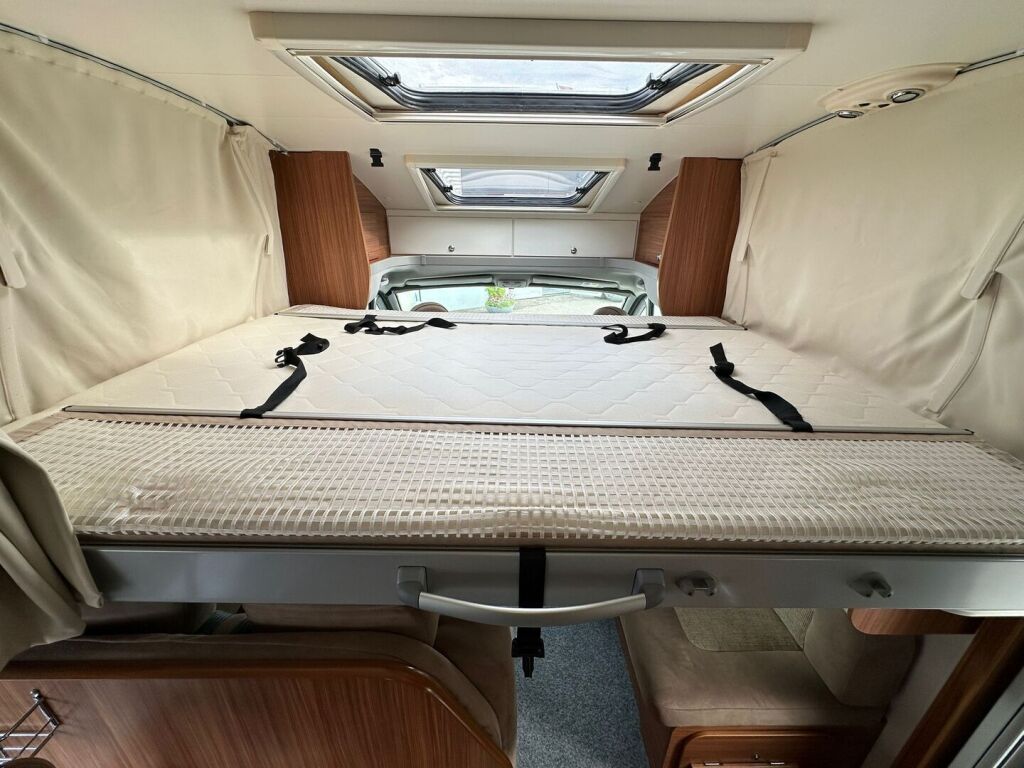 Adria Matrix Plus 680 SP 2011 Valkoinen
