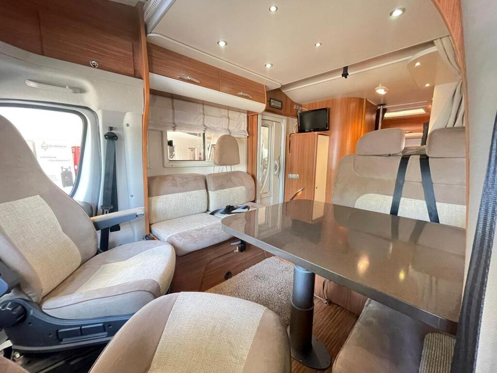 Adria Matrix Plus 680 SP 2011 Valkoinen