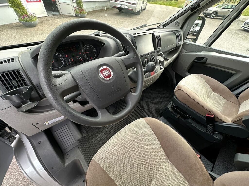 Adria Matrix Plus 680 SP 2011 Valkoinen