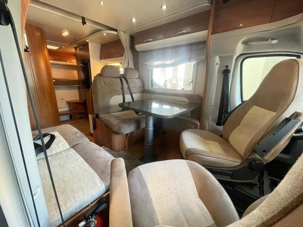Adria Matrix Plus 680 SP 2011 Valkoinen