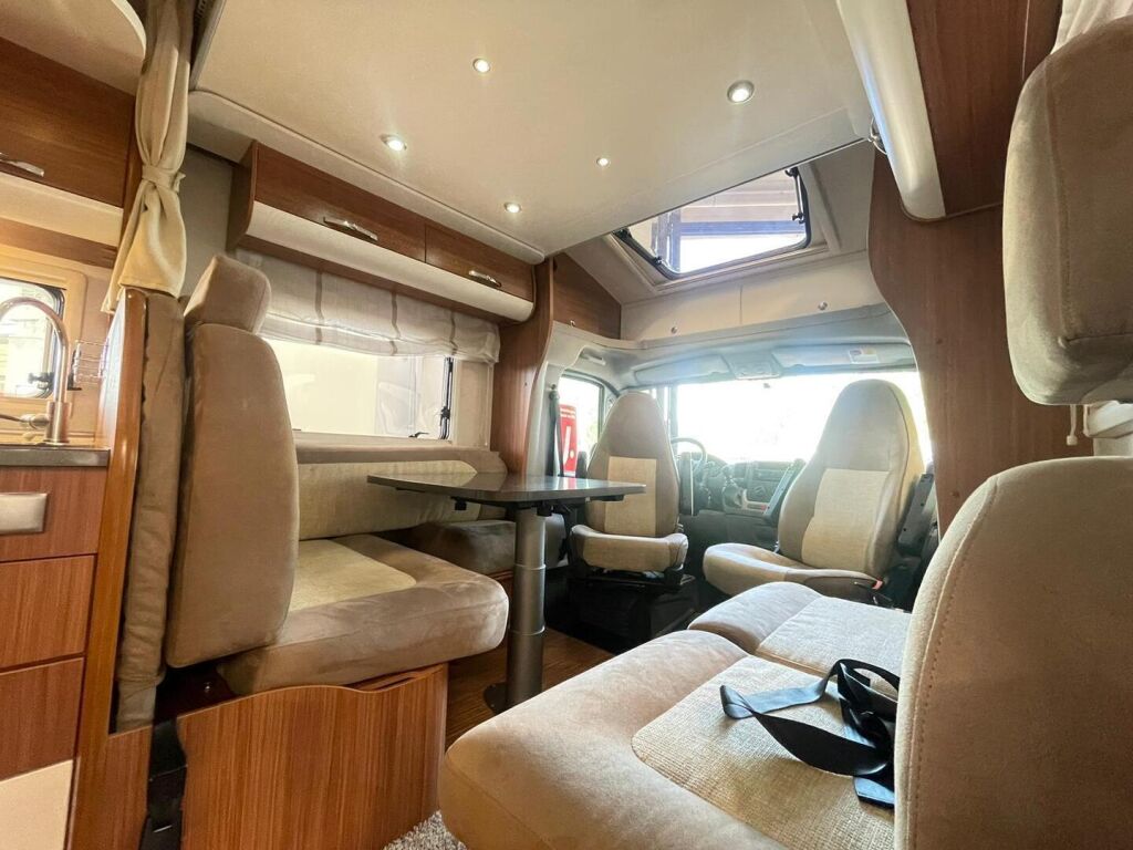 Adria Matrix Plus 680 SP 2011 Valkoinen