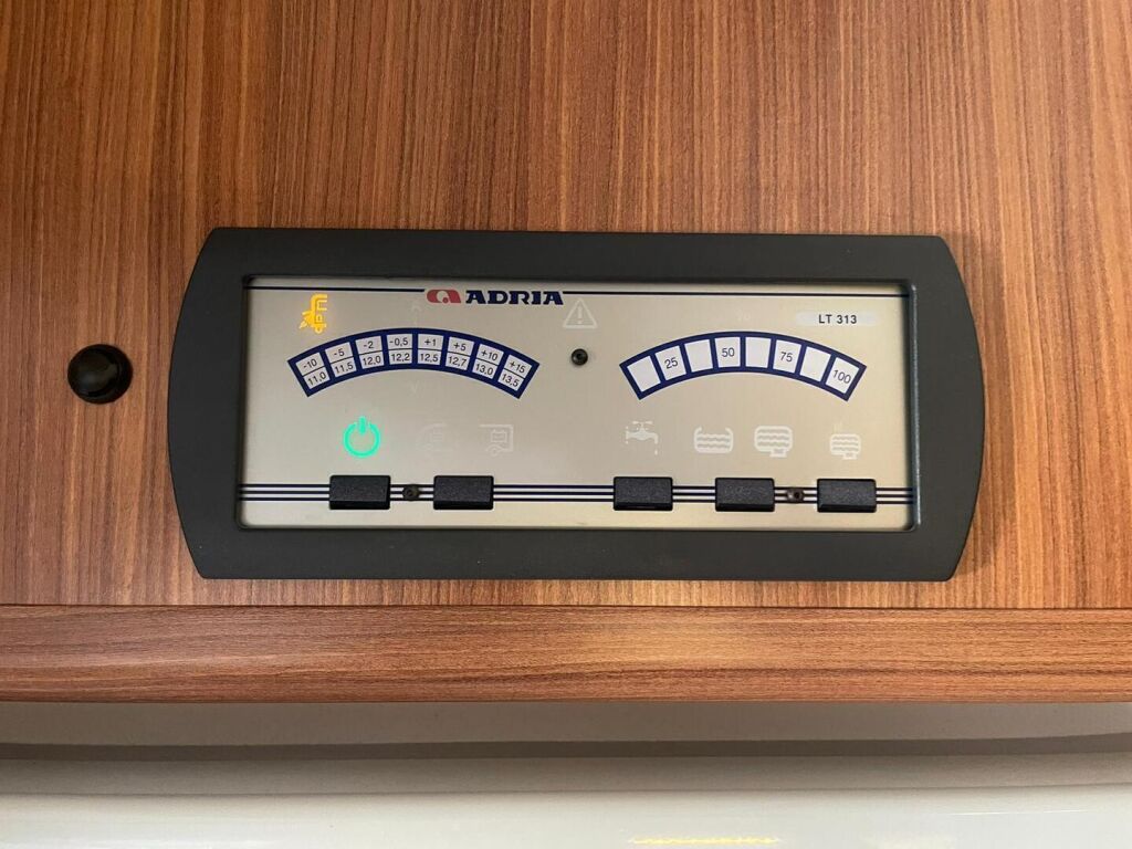 Adria Matrix Plus 680 SP 2011 Valkoinen