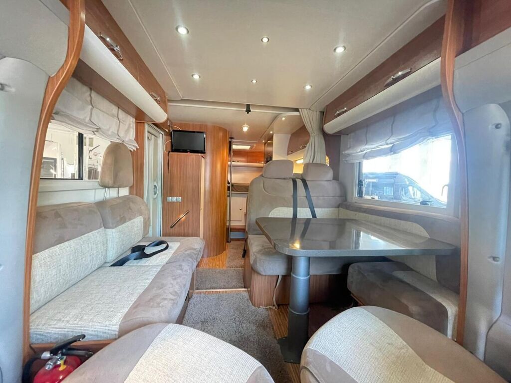 Adria Matrix Plus 680 SP 2011 Valkoinen