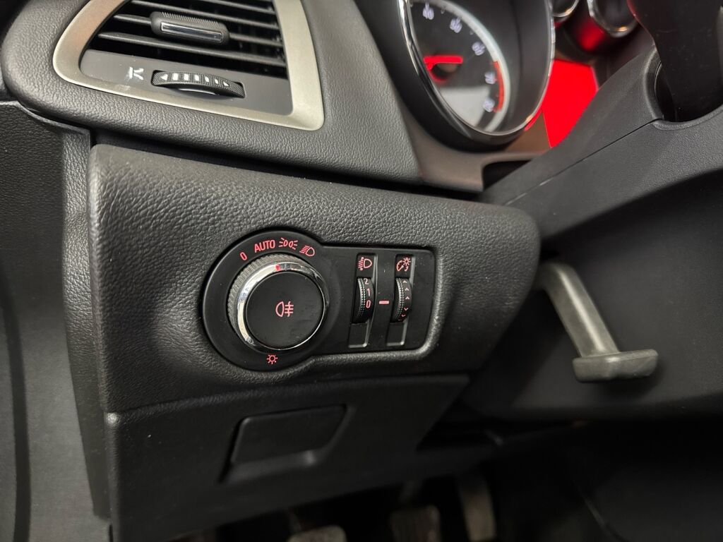 Opel Astra 2011 Harmaa