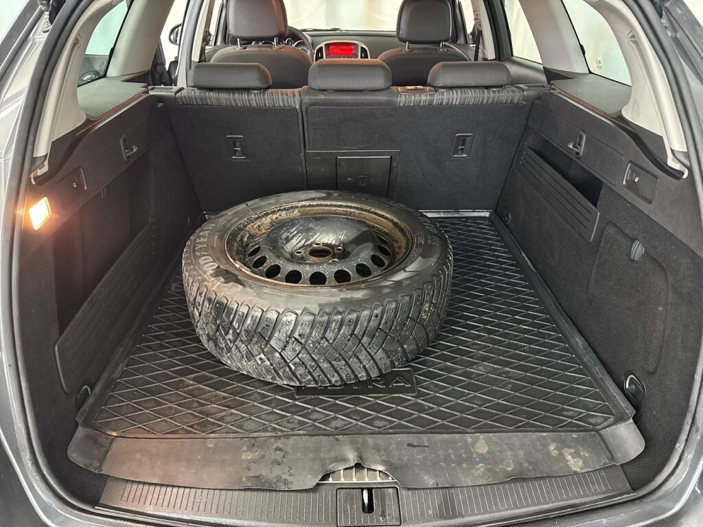 Opel Astra 2011 Harmaa