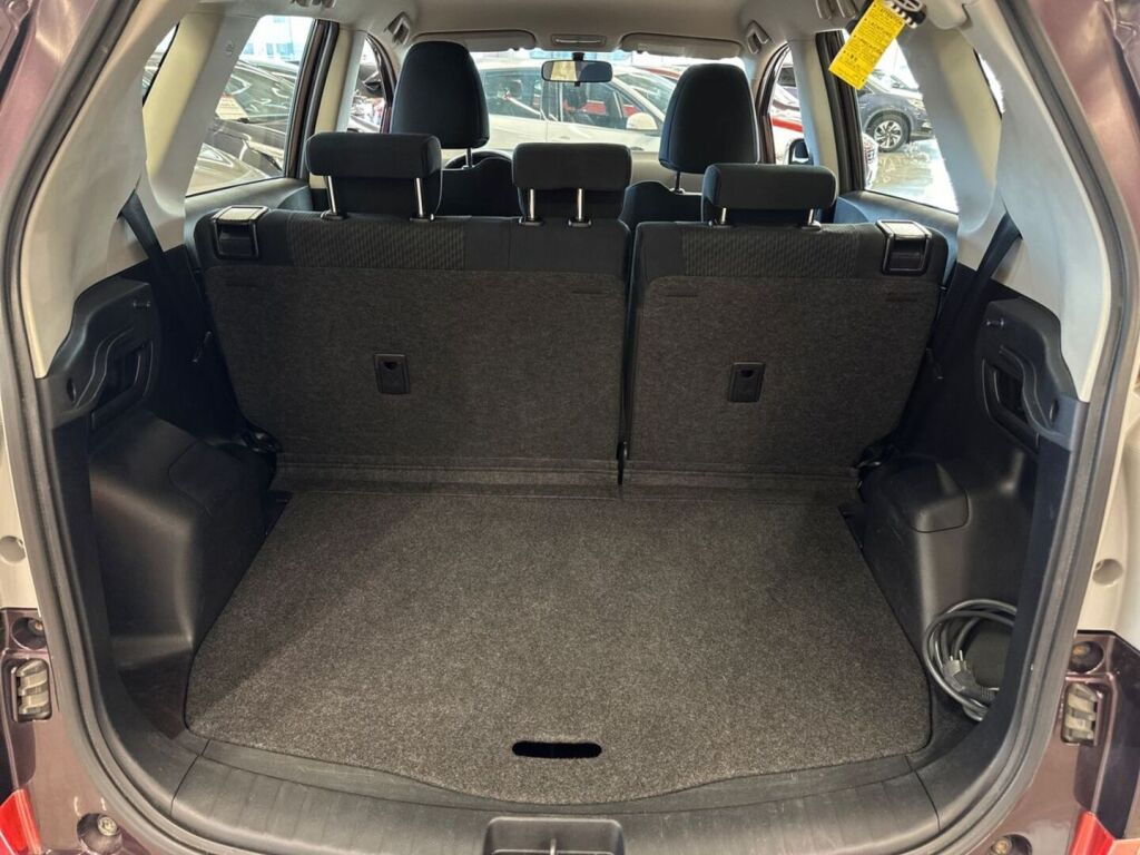 Toyota Verso-S 2011 Violetti