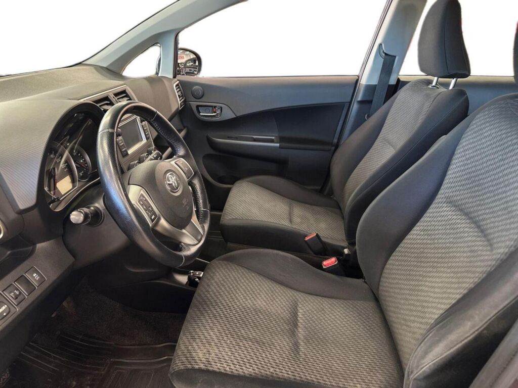 Toyota Verso-S 2011 Violetti