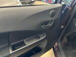 Toyota Verso-S 2011 Violetti