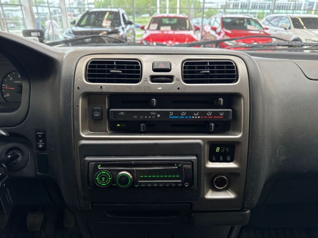 Toyota Hiace 2011 Valkoinen