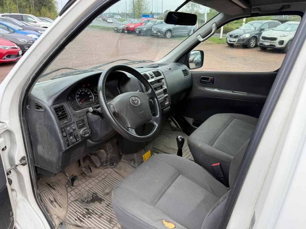 Toyota Hiace 2011 Valkoinen