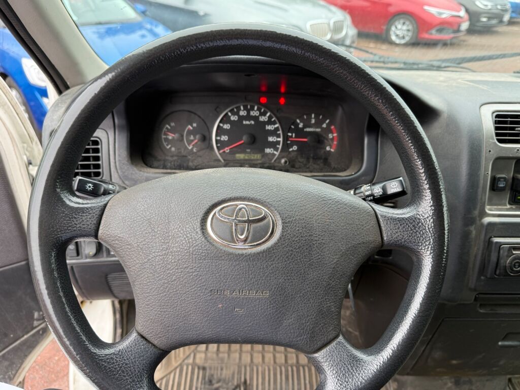 Toyota Hiace 2011 Valkoinen