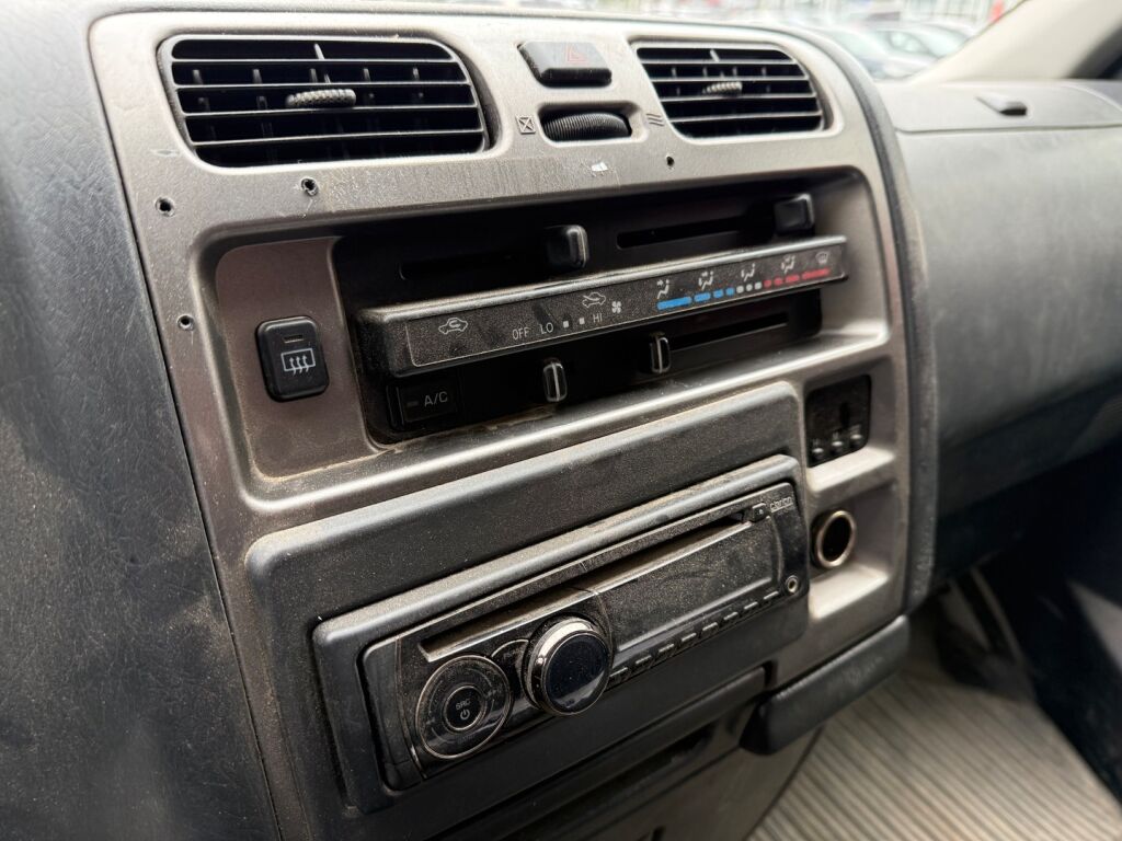 Toyota Hiace 2011 Valkoinen