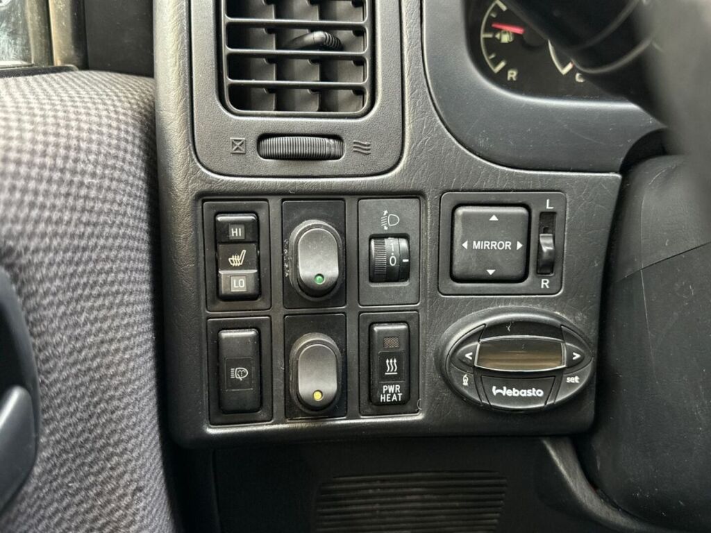 Toyota Hiace 2011 Valkoinen