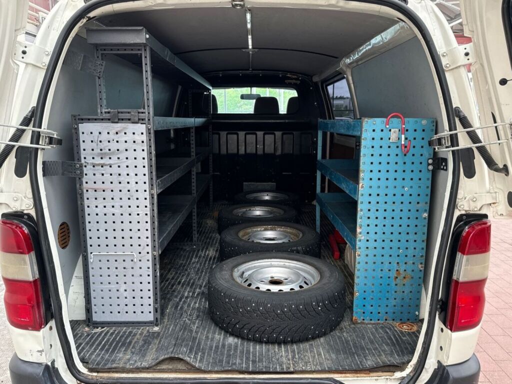 Toyota Hiace 2011 Valkoinen